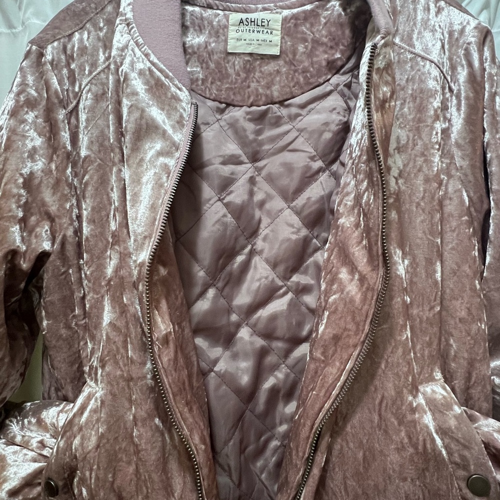 Ashley By 26 Outerwear Crushed Velvet Blush Pink Bomber Jacket - Picture 2 of 3